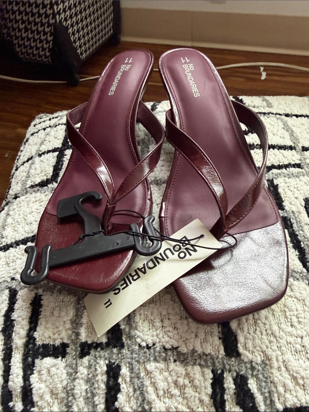 No Boundaries Women's Wine Strappy Square-Toe Heeled Sandals